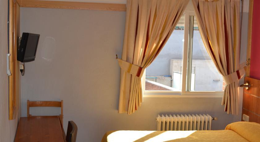 Hostal Don Juan I Alcalá de Henares Zimmer foto