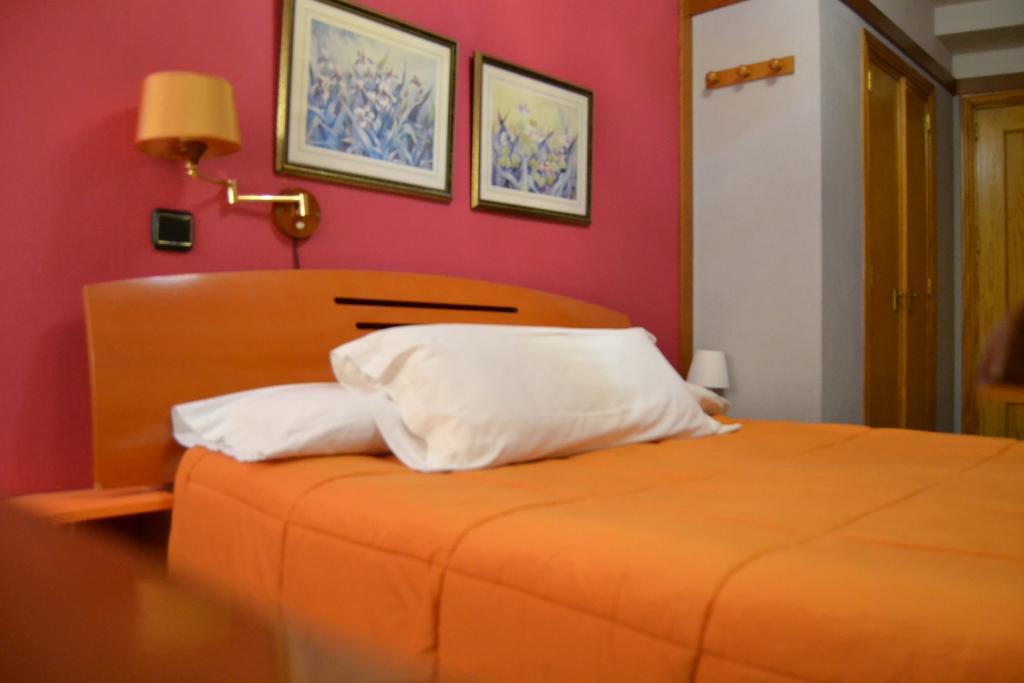 Hostal Don Juan I Alcalá de Henares Exterior foto