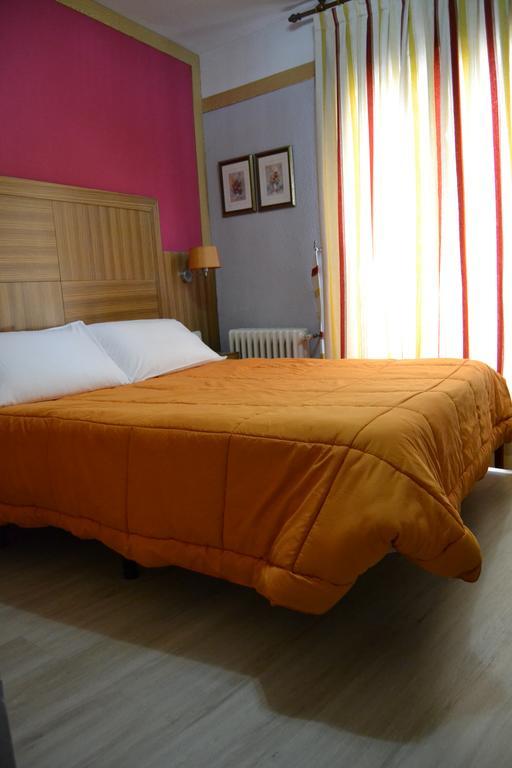 Hostal Don Juan I Alcalá de Henares Exterior foto