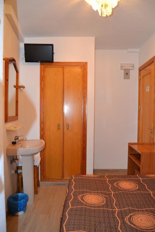 Hostal Don Juan I Alcalá de Henares Exterior foto