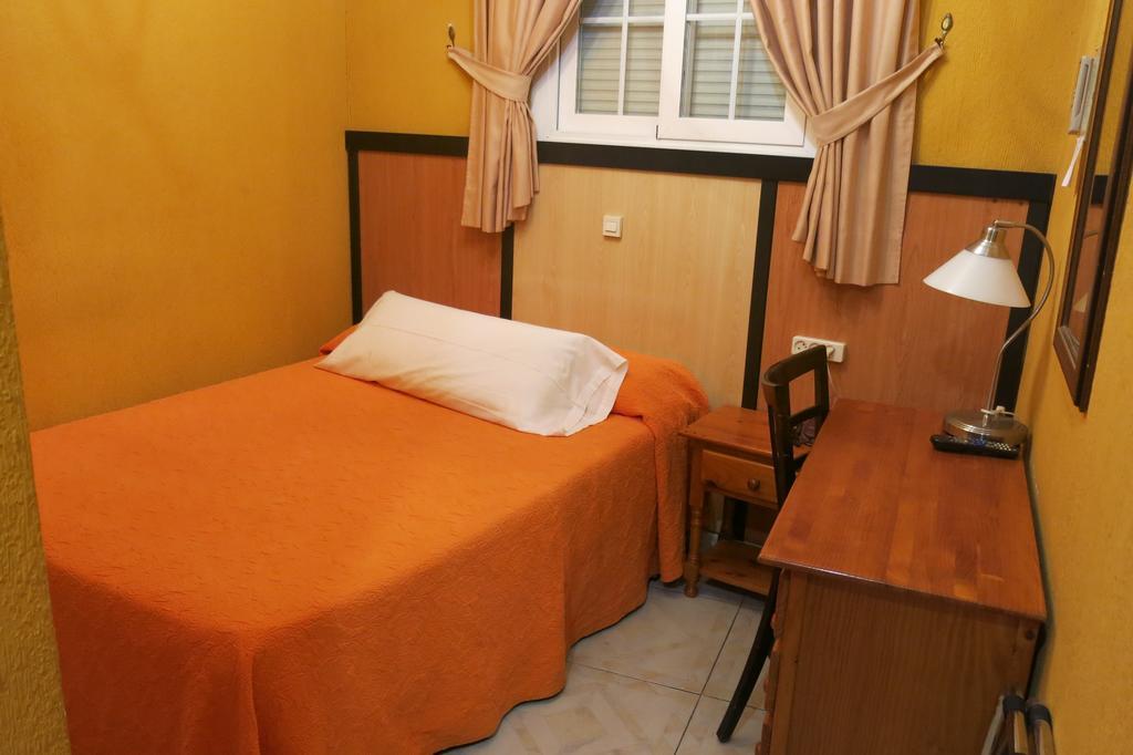Hostal Don Juan I Alcalá de Henares Exterior foto